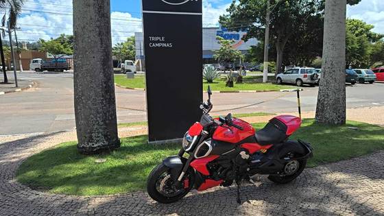 DUCATI DIAVEL V4 